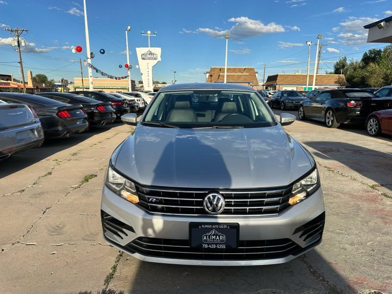 Used 2018 Volkswagen Passat 2.0T R-Line FWD image 2