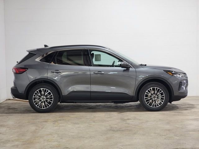 New 2025 Ford Escape SE w/ Class II Trailer Tow Package image 5