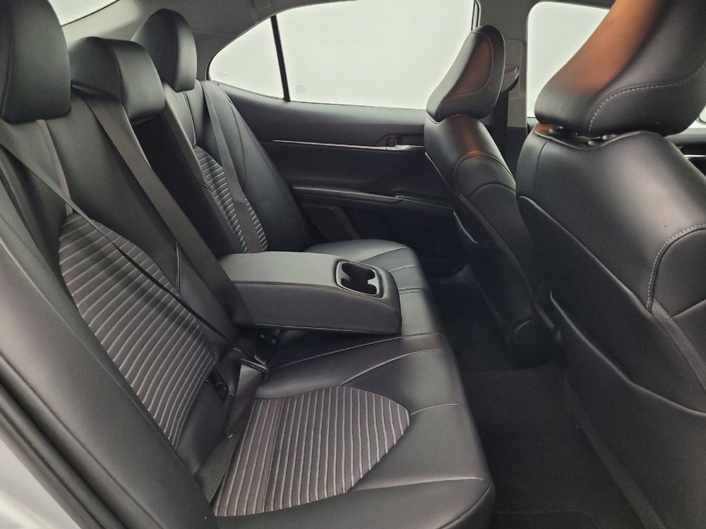 Used 2022 Toyota Camry SE image 19