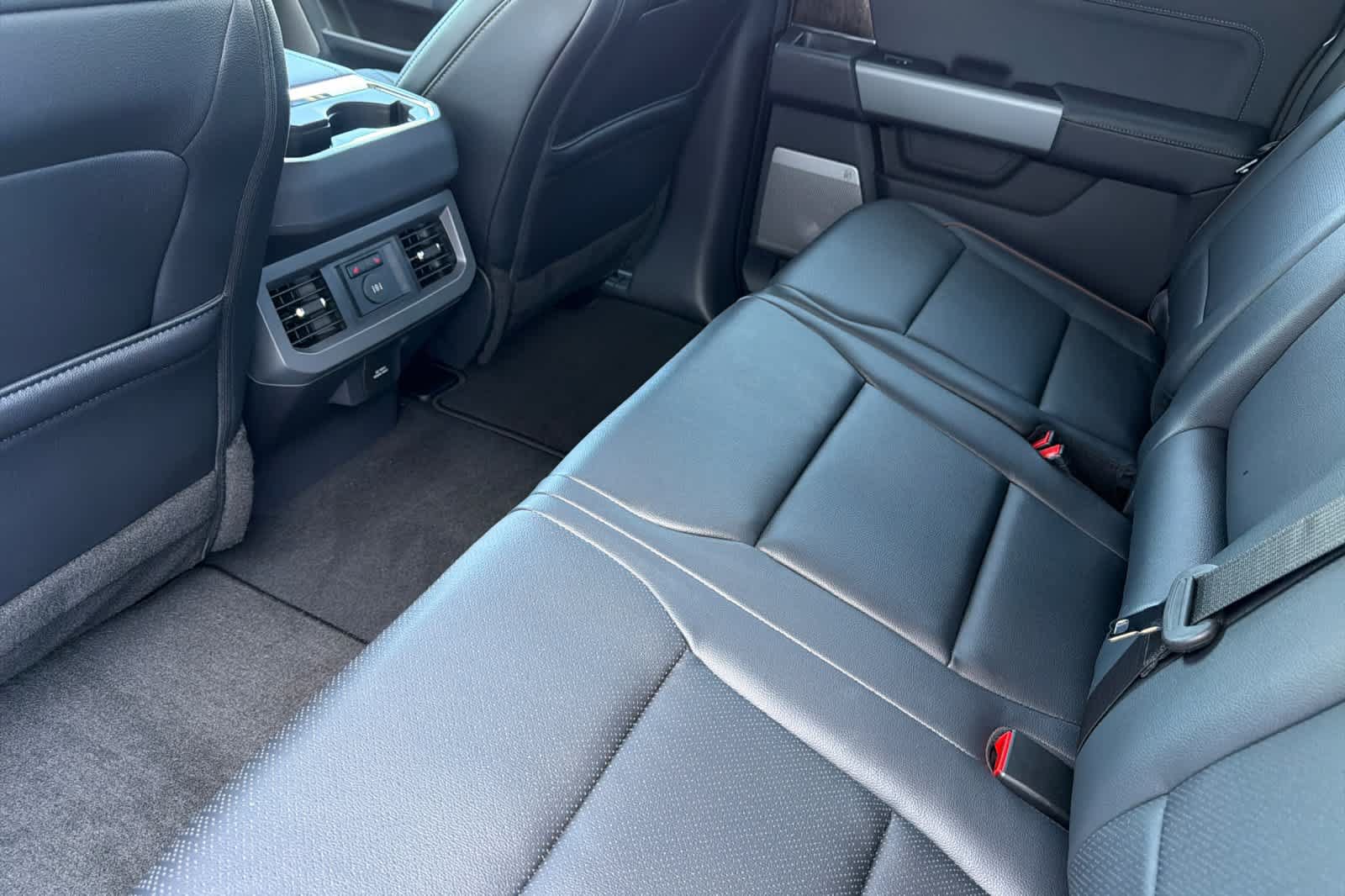 New 2026 Ford F250 Lariat w/ Lariat Premium Package AWD/4WD image 4