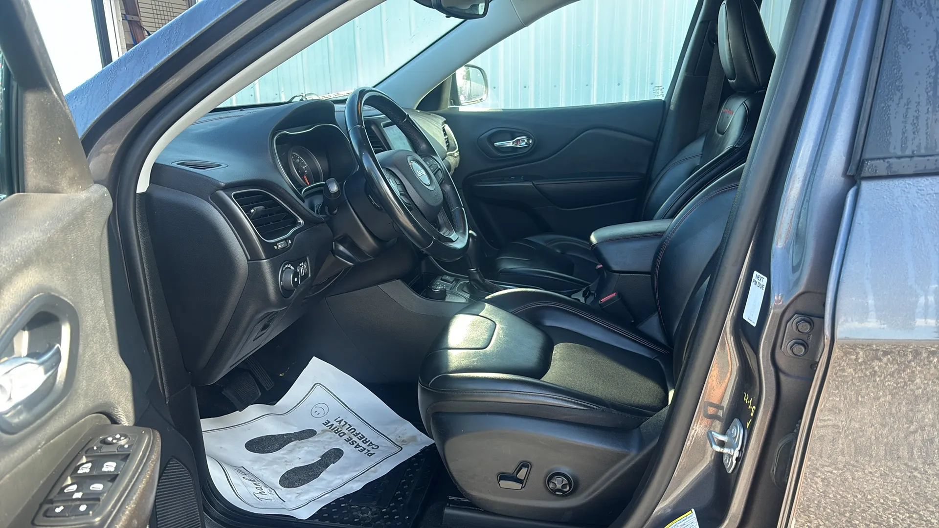 Used 2019 Jeep Cherokee Trailhawk AWD/4WD image 20