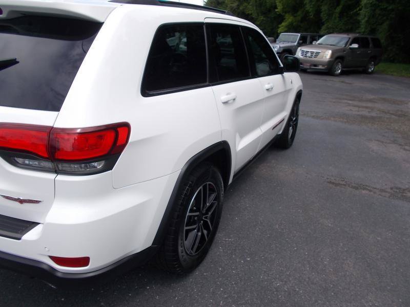Used 2021 Jeep Grand Cherokee Trailhawk w/ Premium Lighting Group AWD/4WD image 14