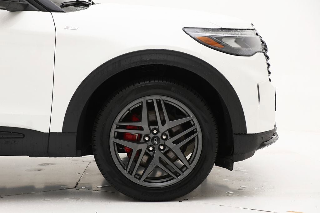 Used 2025 Ford Explorer ST-Line w/ ST-Line Street Pack AWD/4WD image 4