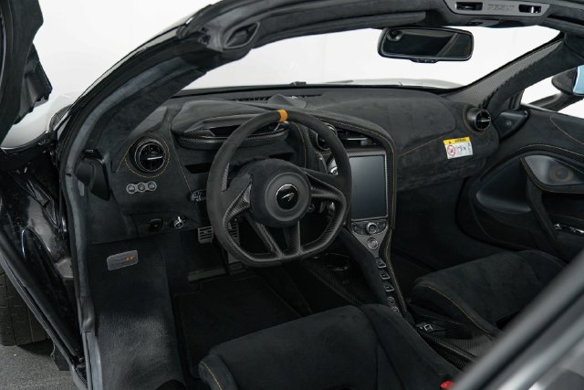 Used 2022 McLaren 765LT RWD image 18