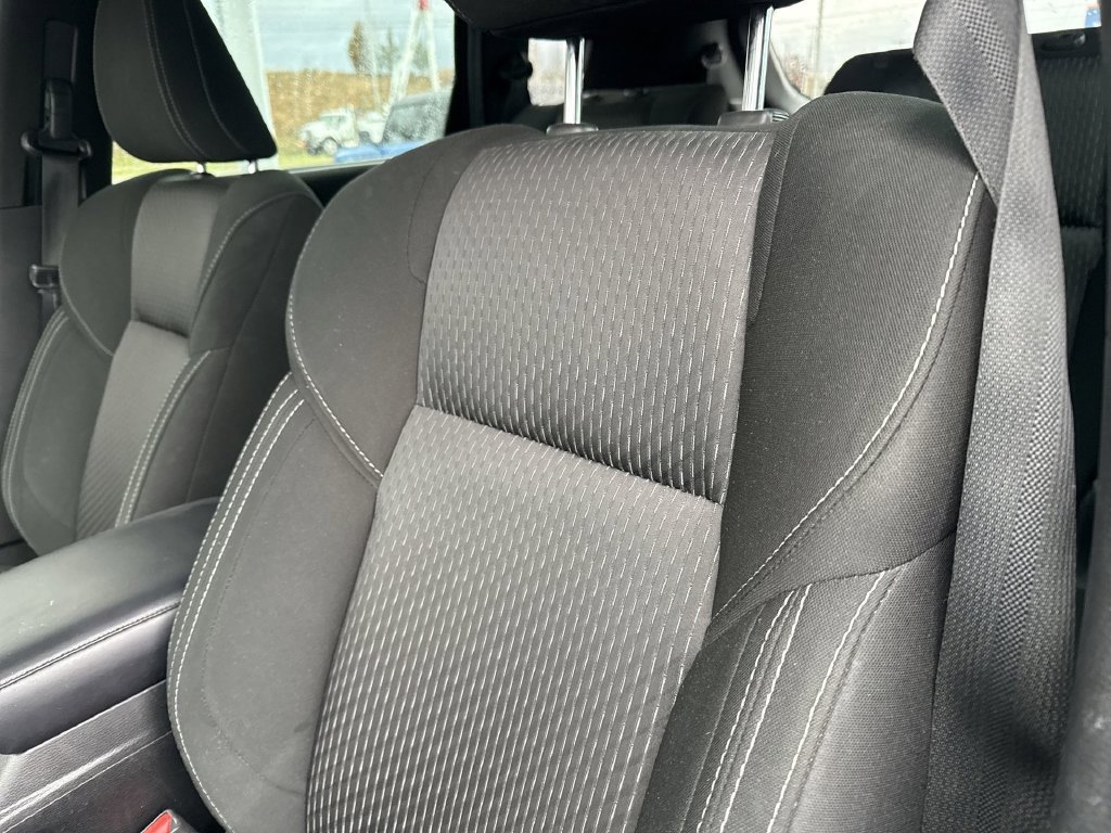 Used 2023 Mitsubishi Outlander ES AWD/4WD image 9