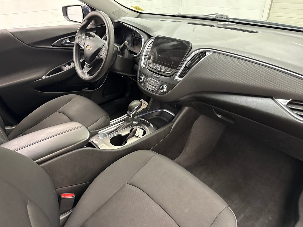 Used 2021 Chevrolet Malibu LT FWD image 27