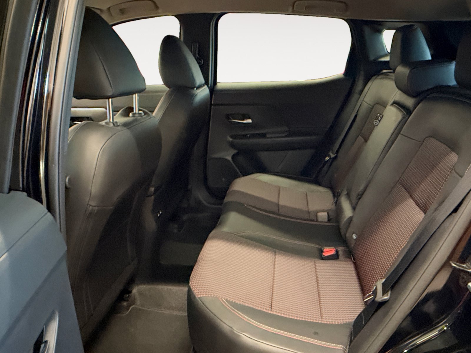 Used 2026 Nissan Kicks SR FWD image 24