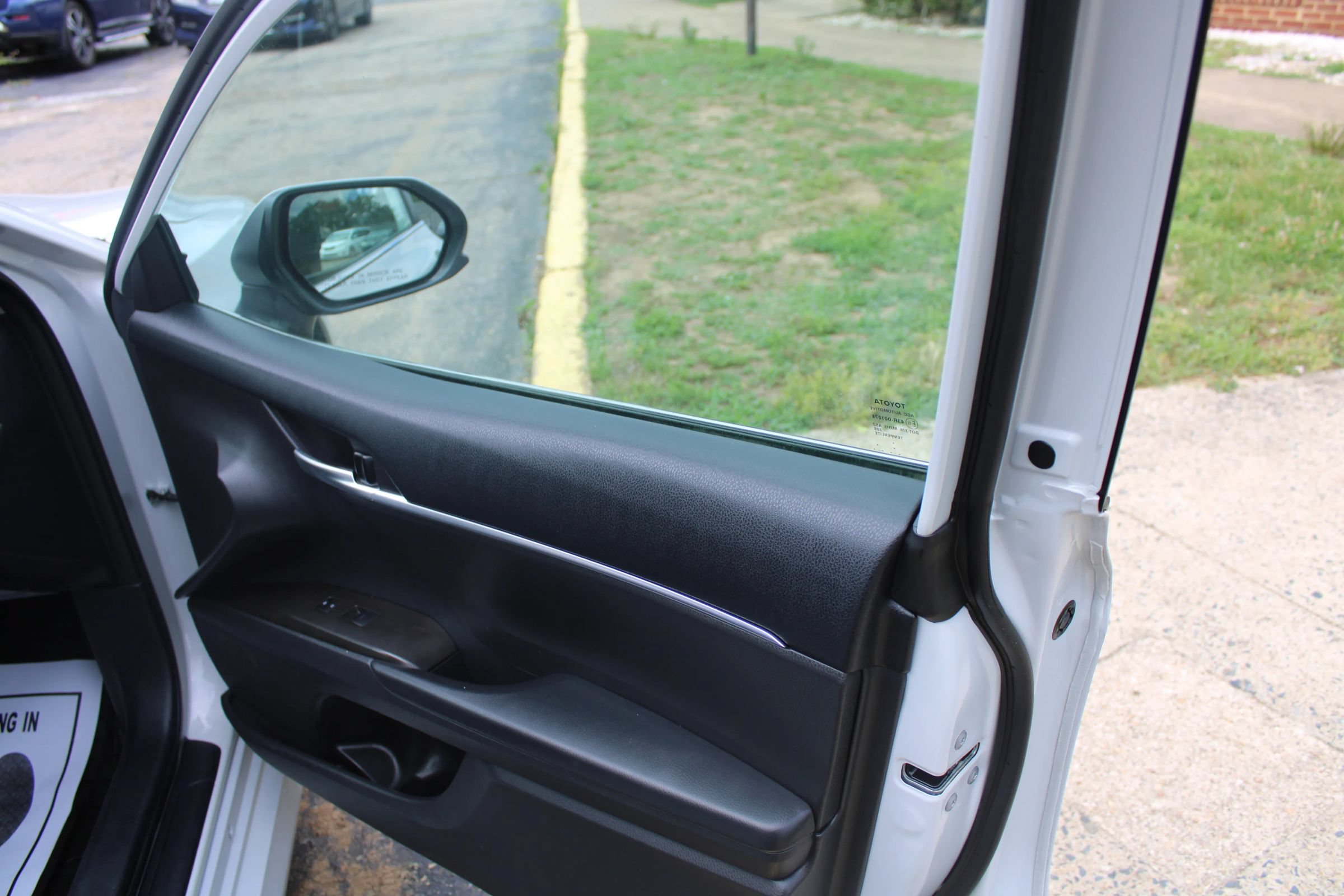 Used 2023 Toyota Camry LE FWD image 22