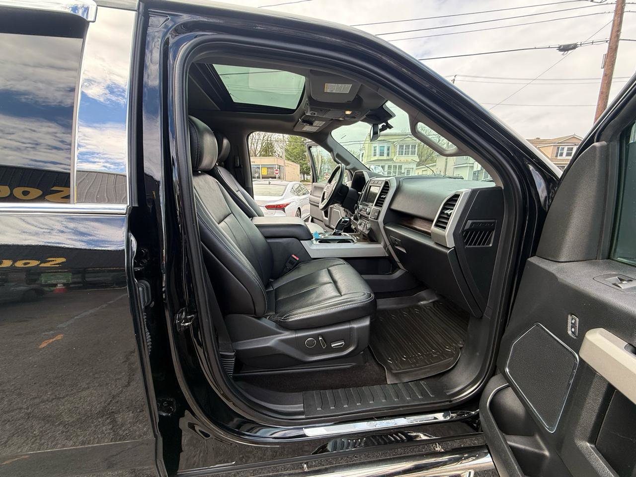 Used 2018 Ford F150 Lariat w/ Equipment Group 502A Luxury AWD/4WD image 39