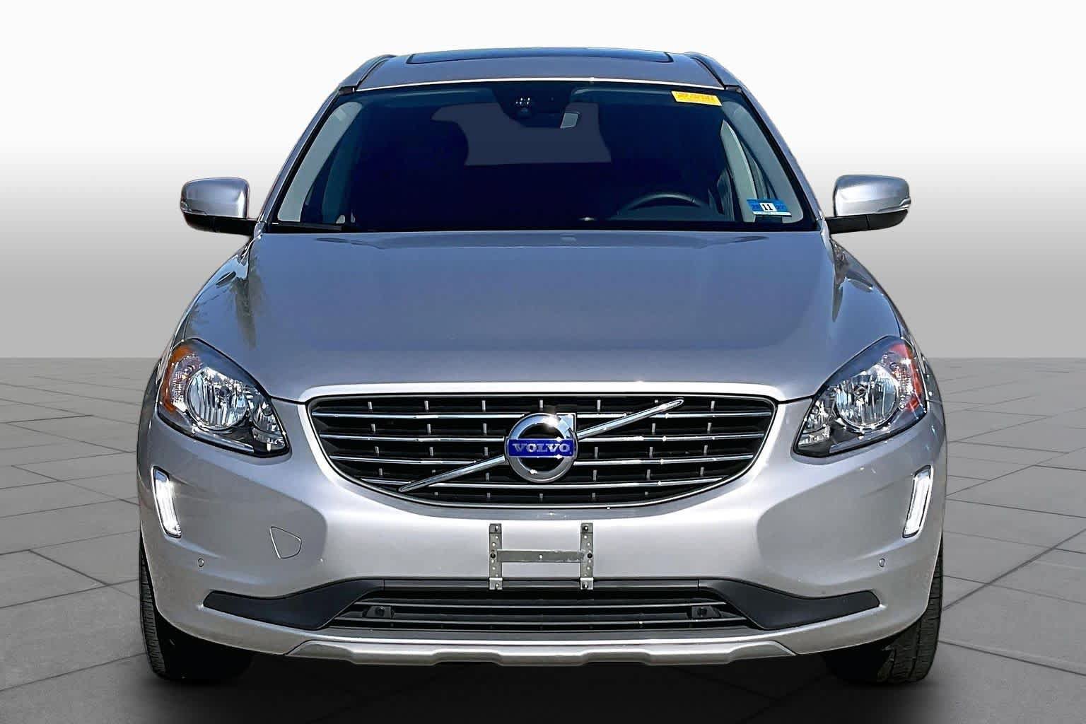 Used 2016 Volvo XC60 T6 w/ Proximity Package AWD/4WD image 3