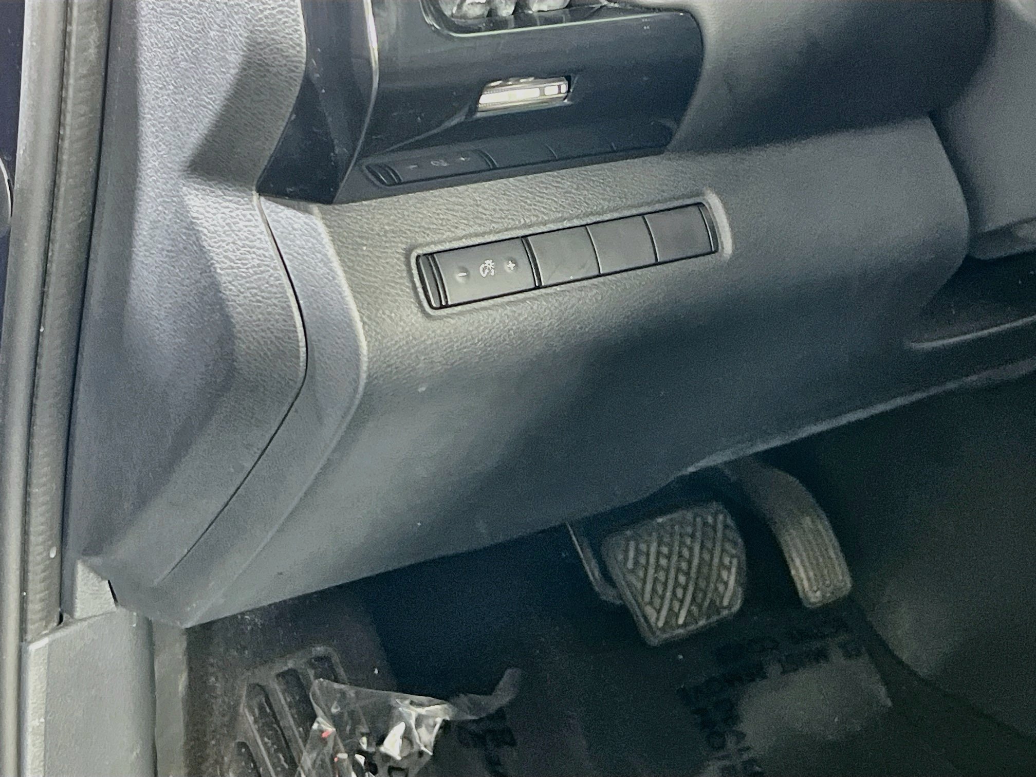Used 2022 Nissan Pathfinder S AWD/4WD image 10