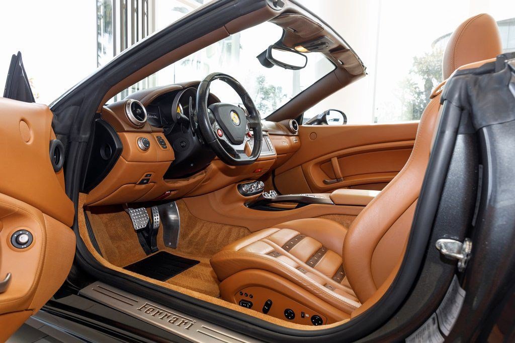 Used 2010 Ferrari California image 8