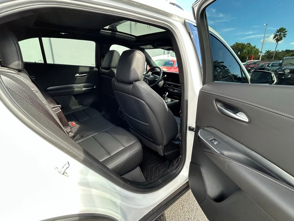 Used 2025 Cadillac XT4 Premium Luxury image 41