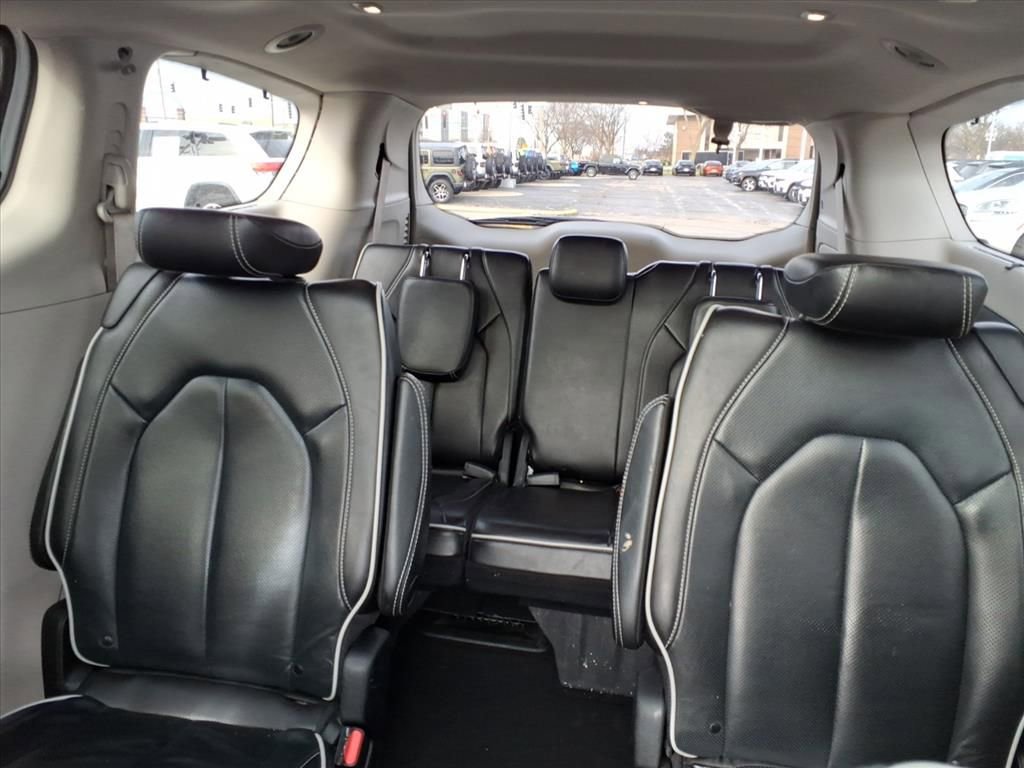 Certified 2023 Chrysler Pacifica Limited image 13