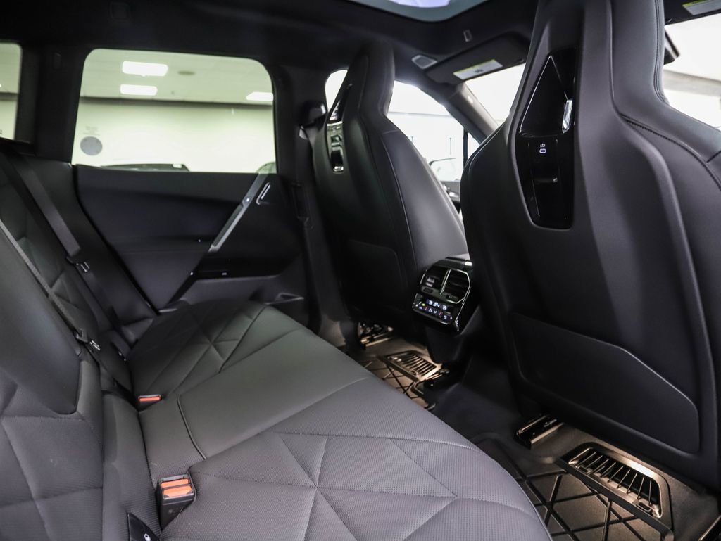 Used 2025 BMW iX M60 w/ Luxury Package image 24