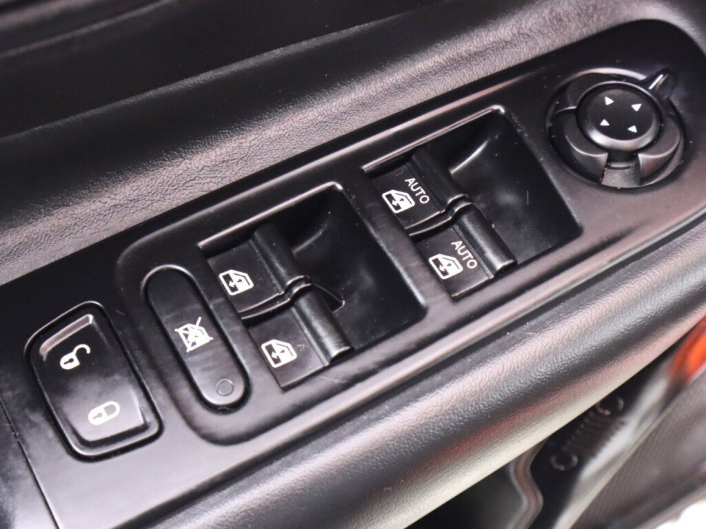 Used 2019 Jeep Renegade Altitude w/ Quick Order Package 2XM FWD image 27