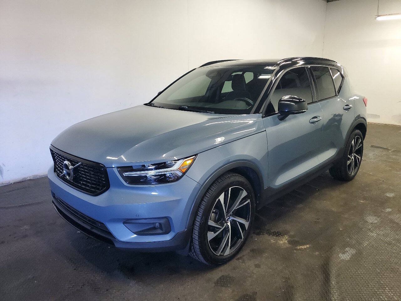 Used 2020 Volvo XC40 T5 R-Design AWD/4WD image 1