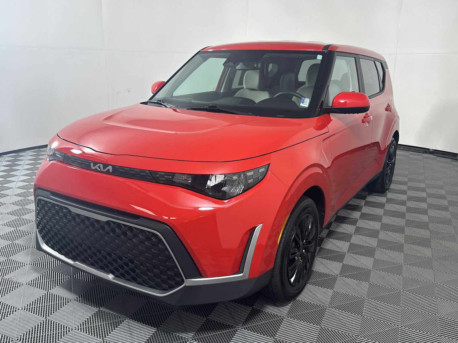 Used 2023 Kia Soul LX FWD image 4