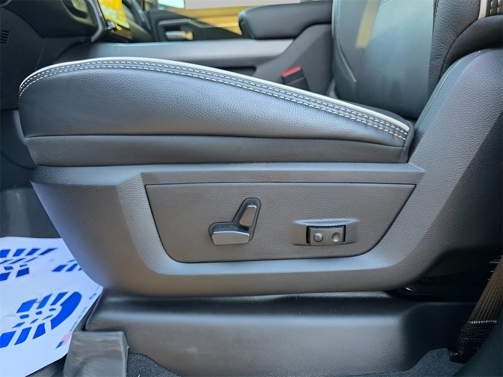 Used 2025 RAM 3500 Laramie image 21