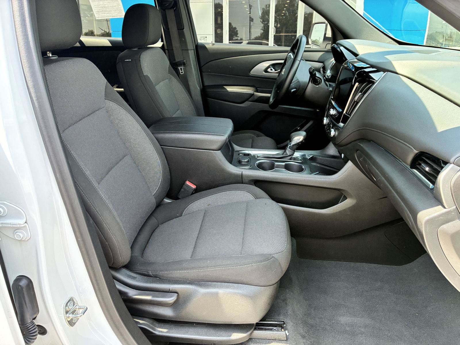 Used 2023 Chevrolet Traverse LT AWD/4WD image 9