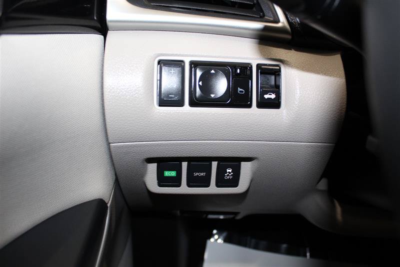 Used 2016 Nissan Sentra SV w/ Driver's Assist Package FWD image 26