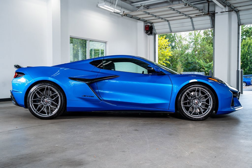 Used 2025 Chevrolet Corvette Z06 w/ Battery Protection Package image 5
