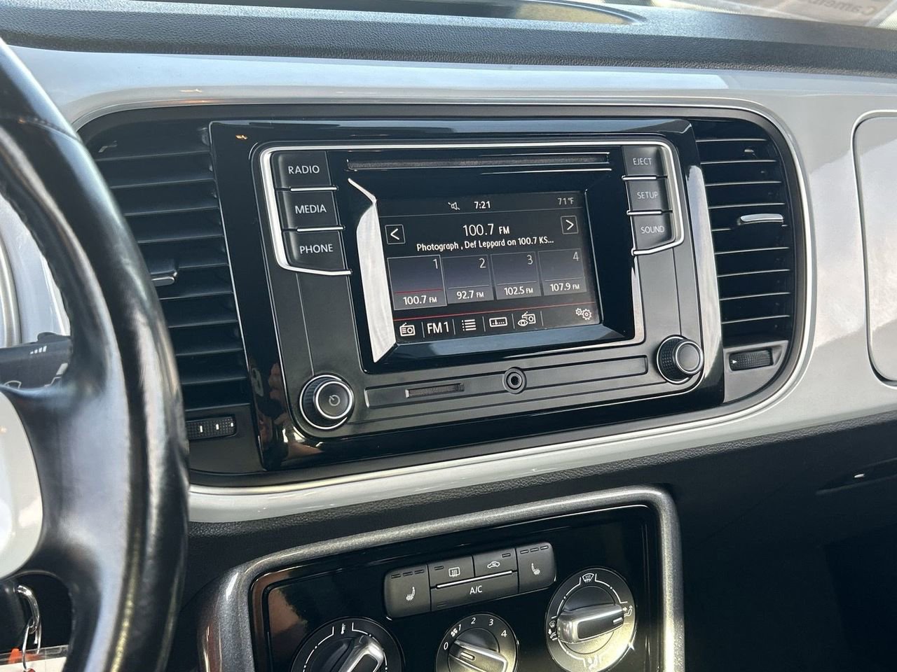 Used 2017 Volkswagen Beetle 1.8T FWD image 23