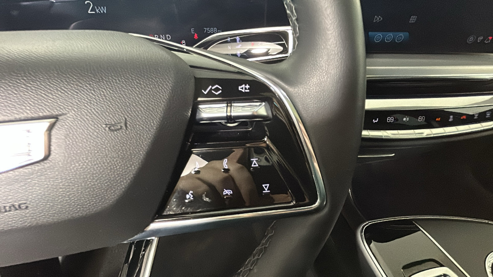 Used 2024 Cadillac Lyriq Sport w/ LPO, Floor Liner Package AWD/4WD image 20