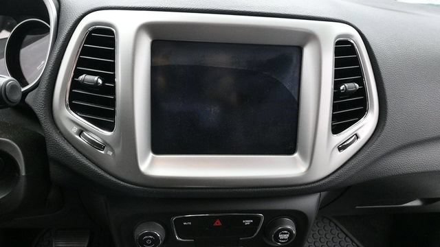 Used 2018 Jeep Compass Latitude w/ Popular Equipment Group AWD/4WD image 15