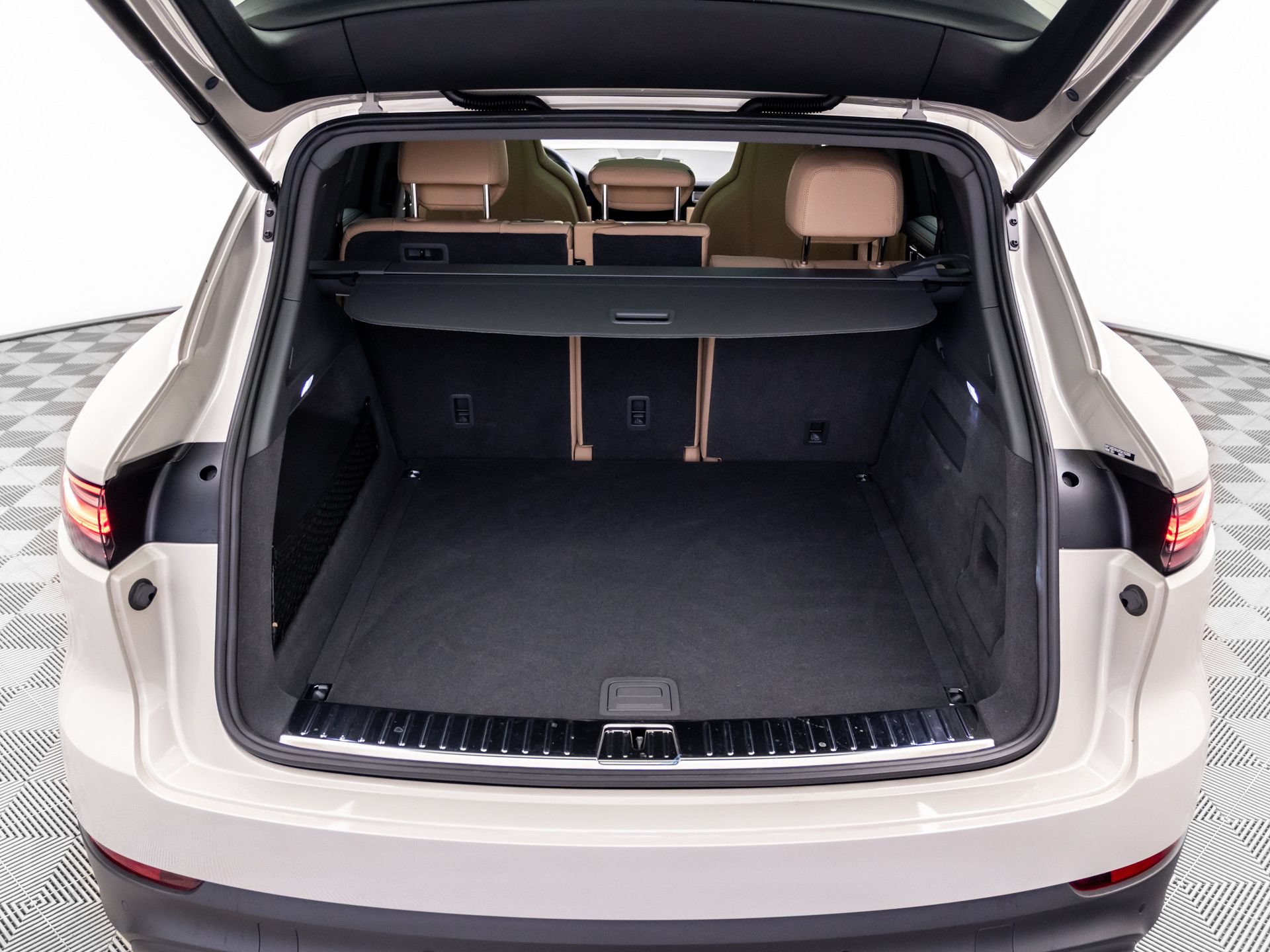 Certified 2023 Porsche Cayenne S AWD/4WD image 30