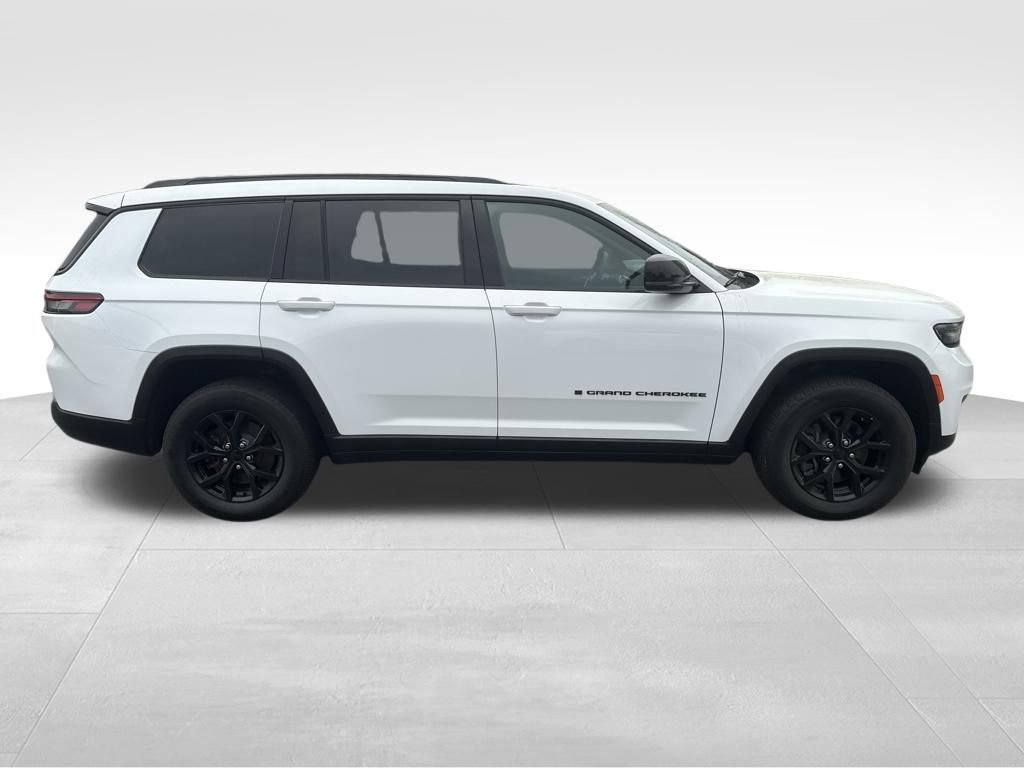 Used 2024 Jeep Grand Cherokee L Laredo AWD/4WD image 30