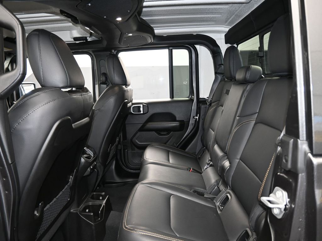 Used 2024 Jeep Gladiator Sport w/ Premium Package image 36