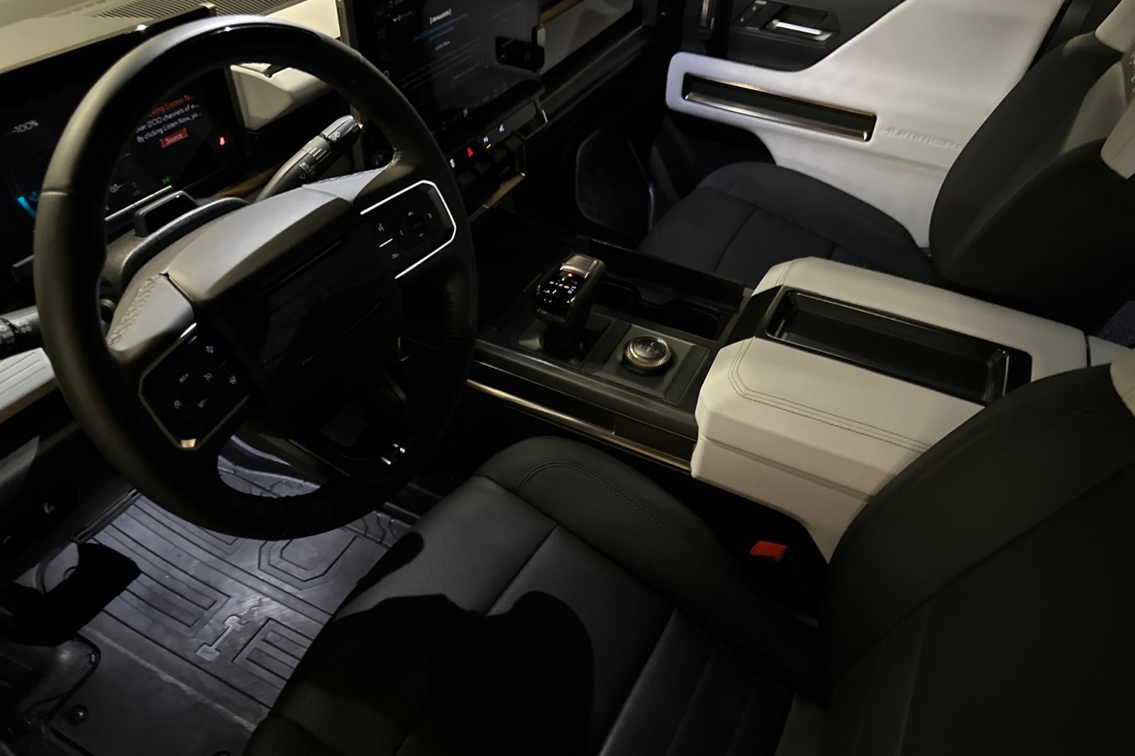 Used 2024 GMC Hummer EV 2X w/ LPO, Illumination Package AWD/4WD image 9