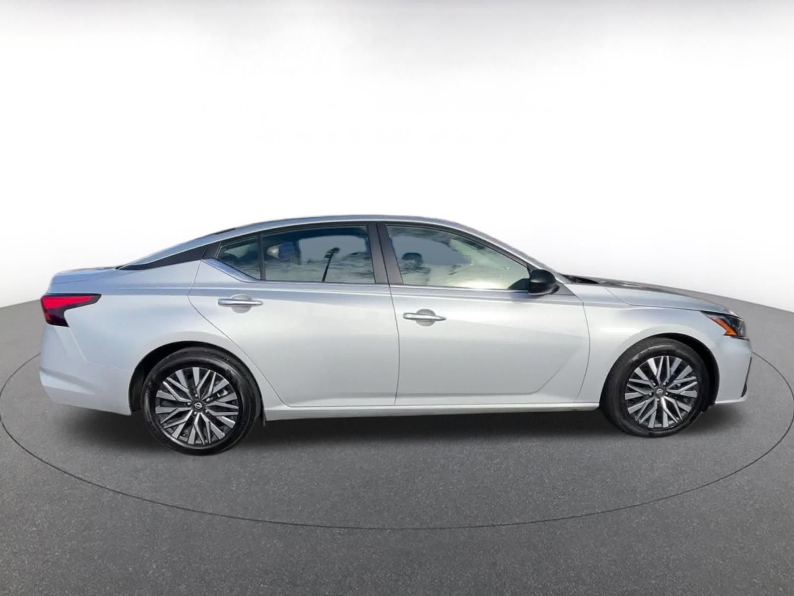 Used 2024 Nissan Altima 2.5 SV image 16