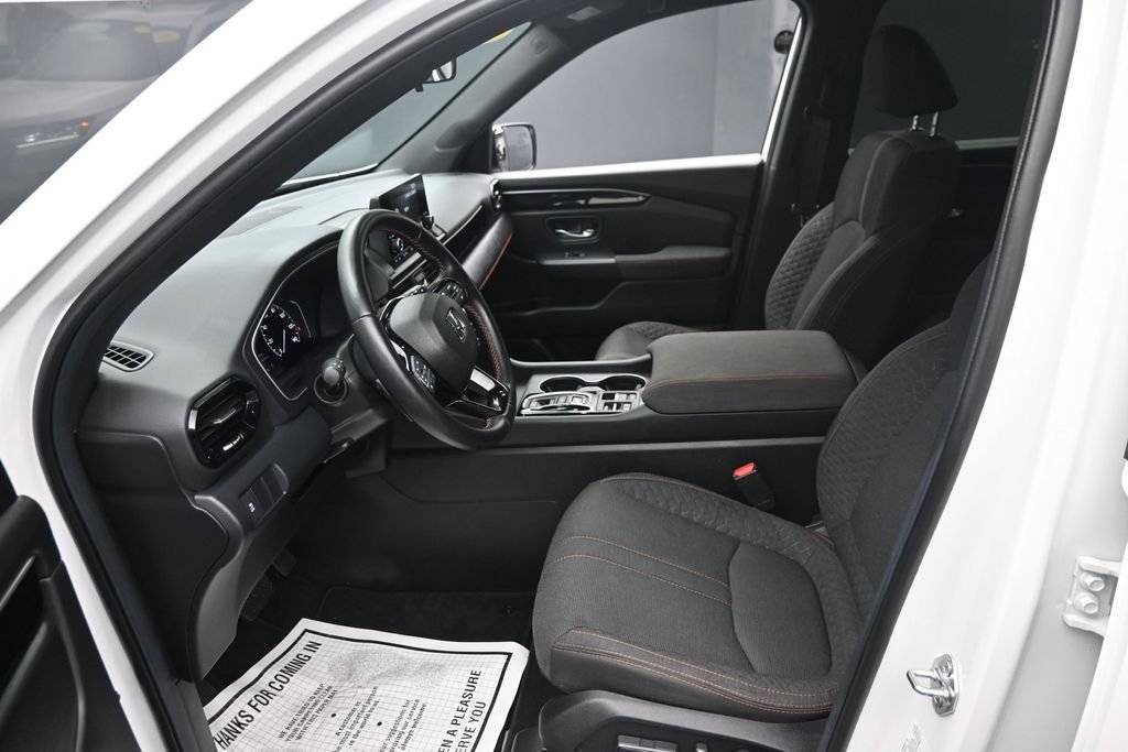 Used 2025 Honda Pilot Sport image 9