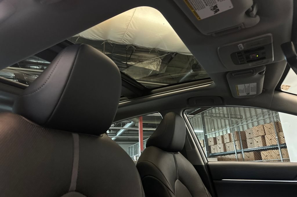 Used 2021 Toyota Camry XLE w/ Navigation Package FWD image 16