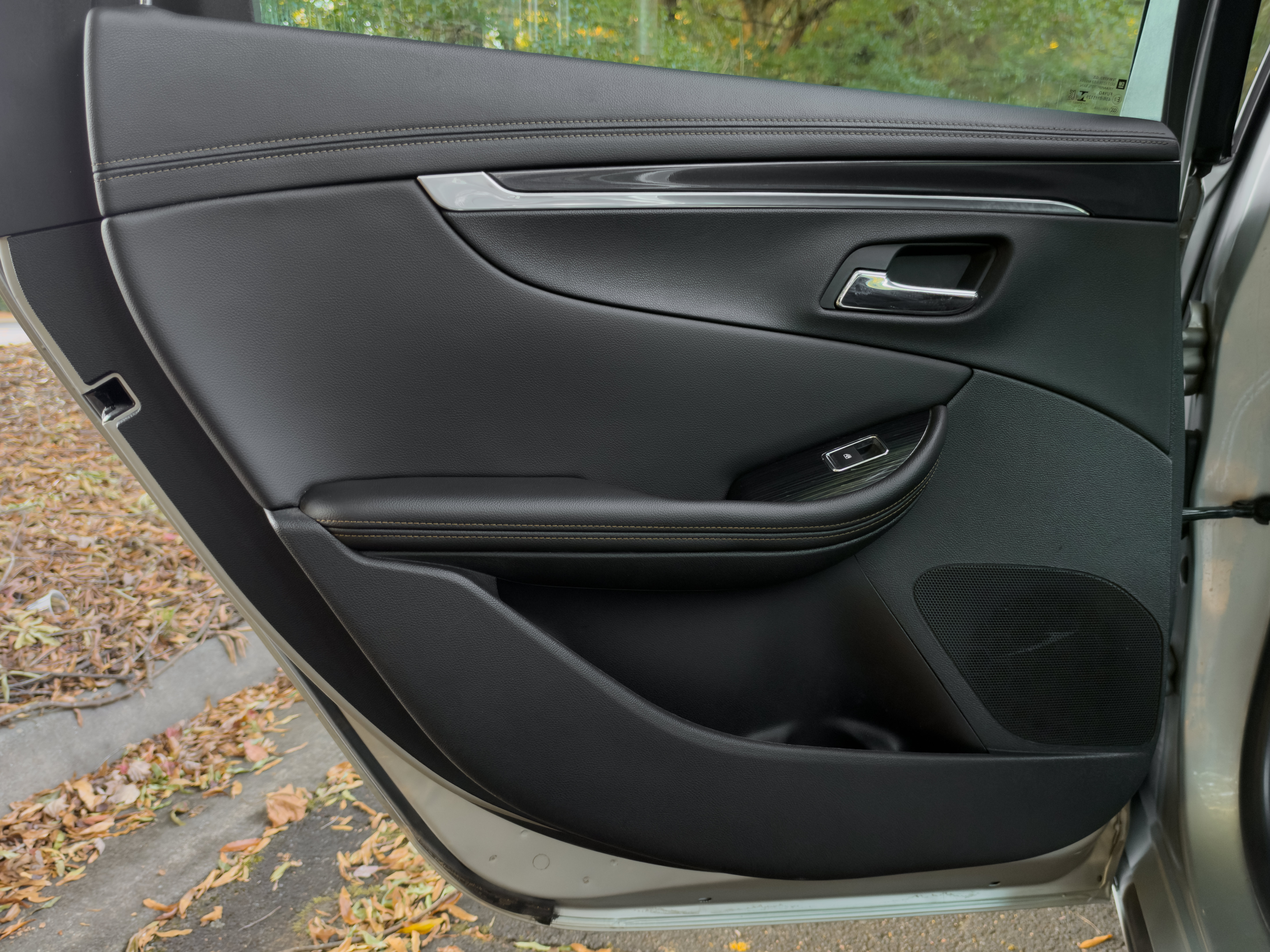 Used 2018 Chevrolet Impala LT FWD image 32