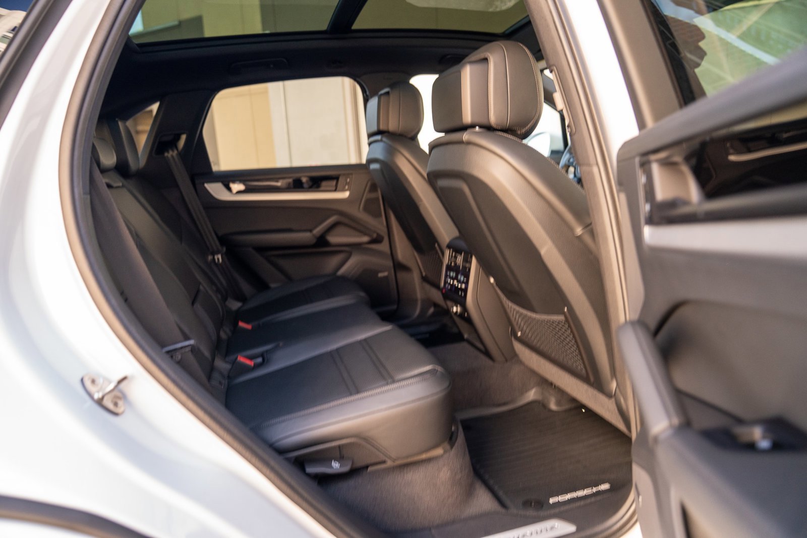 Certified 2026 Porsche Cayenne AWD/4WD image 24