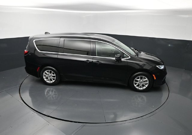 Used 2024 Chrysler Pacifica Touring-L FWD image 26