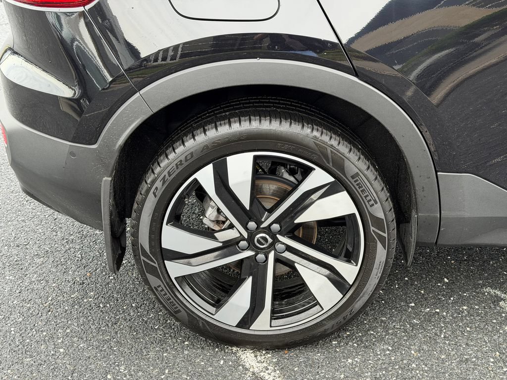 Certified 2023 Volvo XC40 B5 Plus w/ Protection Package Premier AWD/4WD image 12