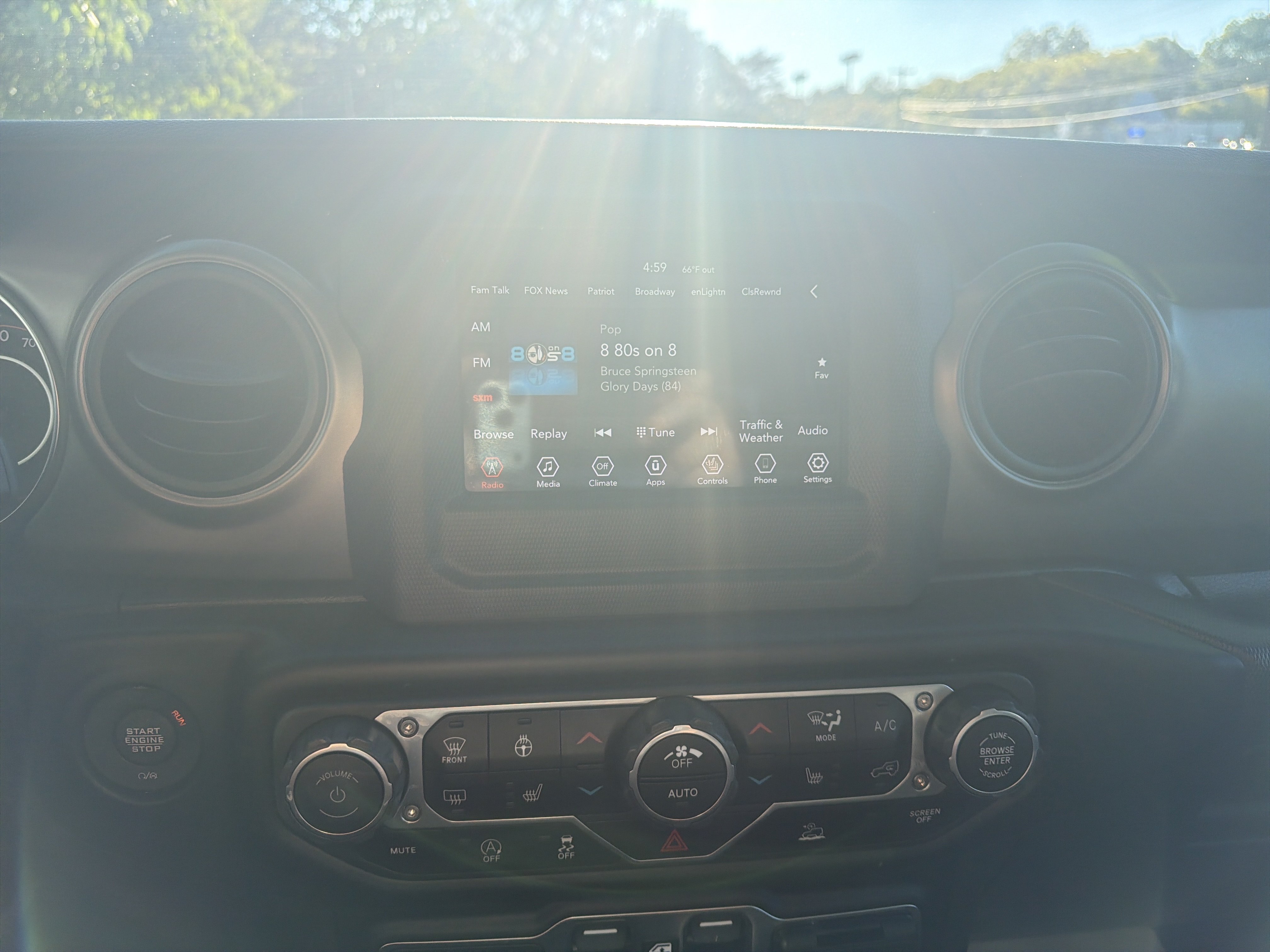 Used 2023 Jeep Gladiator Sport AWD/4WD image 25
