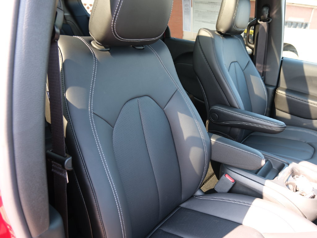 New 2027 Chrysler Pacifica Select w/ Family Tech Group FWD image 32