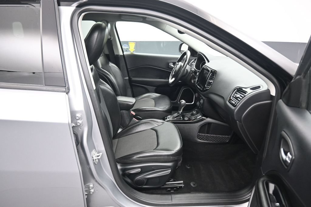 Used 2019 Jeep Compass Latitude AWD/4WD image 39