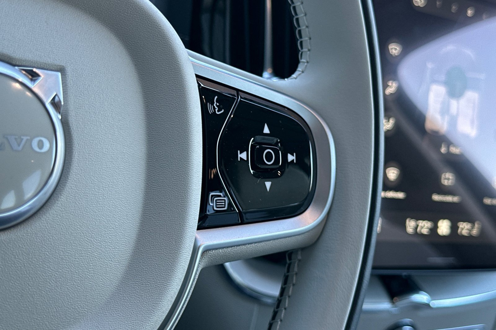 New 2026 Volvo XC60 B5 Ultra w/ Protection Package Premier image 29
