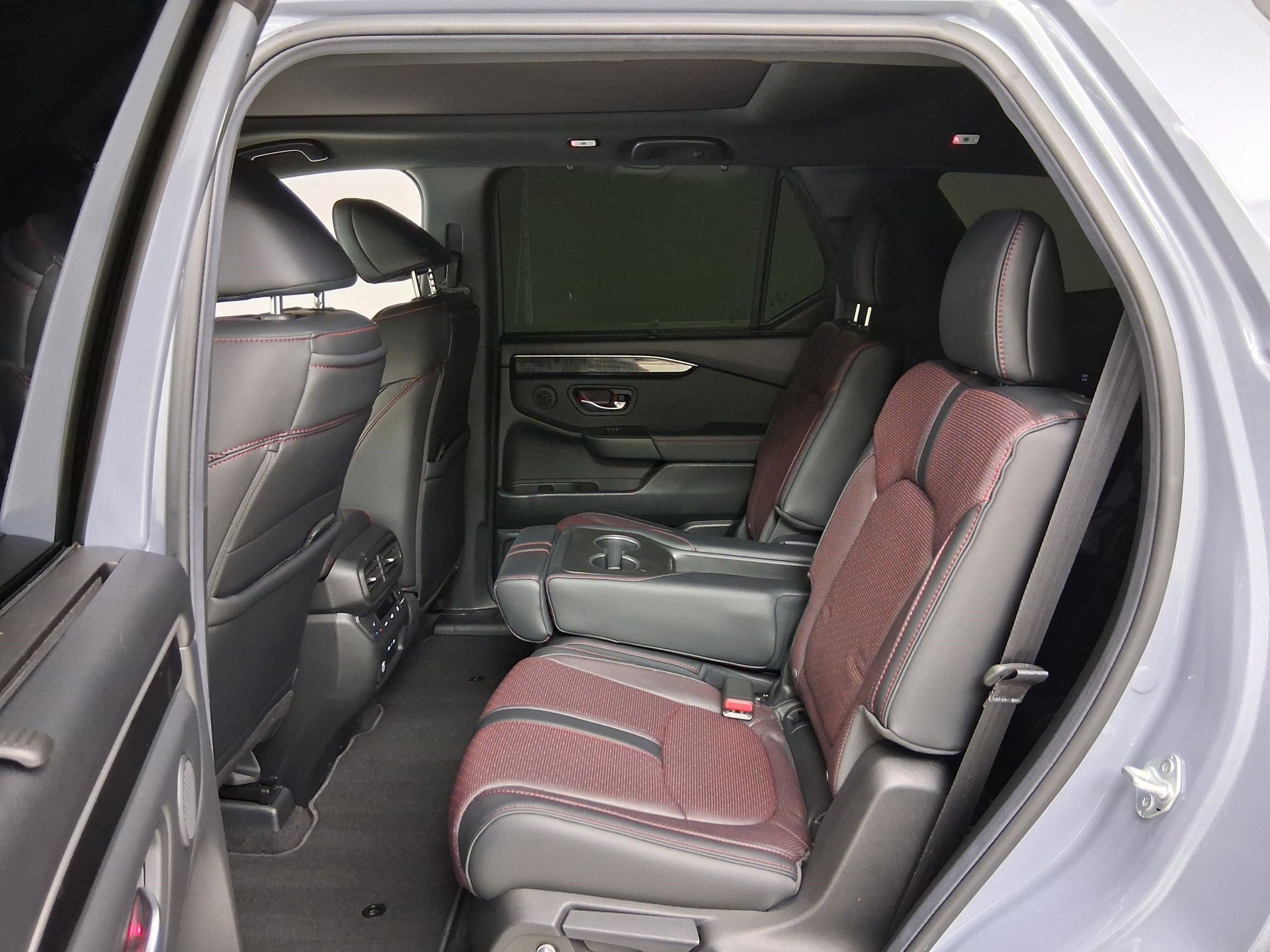 Used 2025 Honda Pilot Black Edition image 14