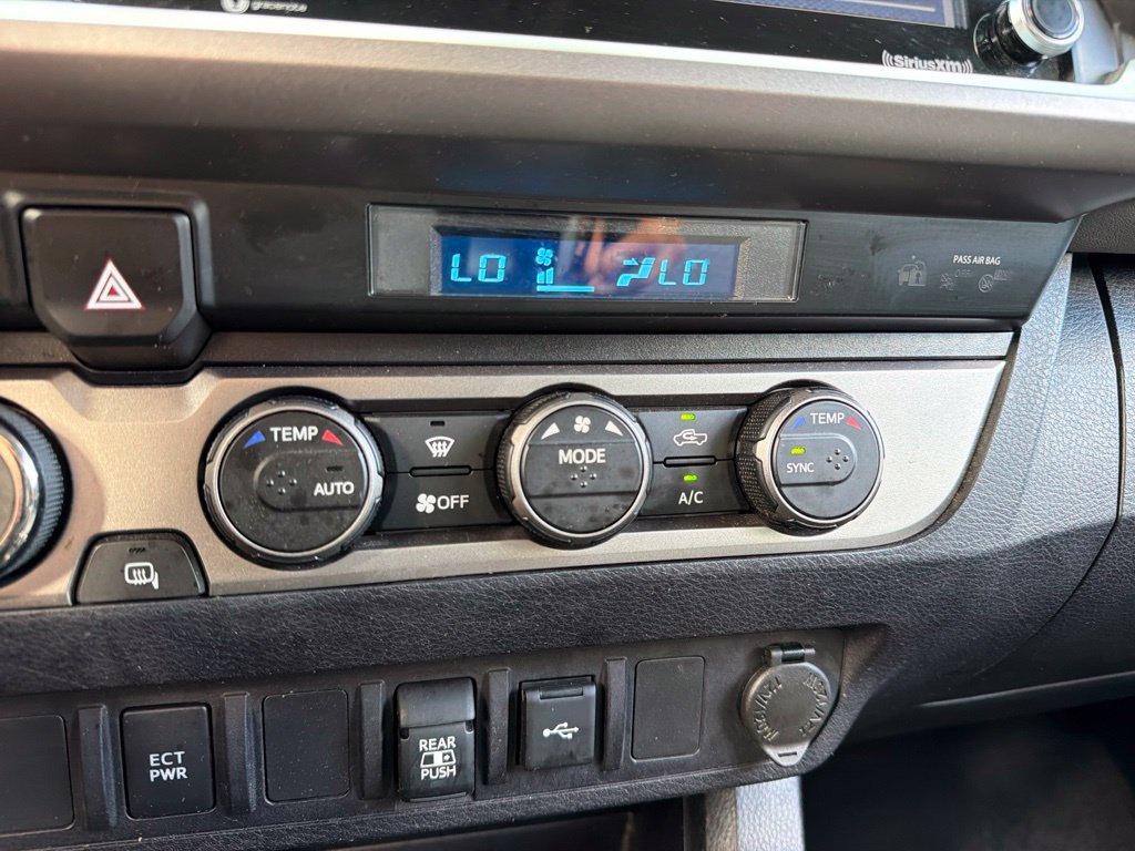 Used 2021 Toyota Tacoma SR5 AWD/4WD image 12