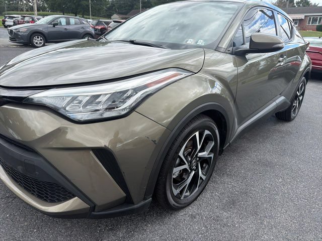 Used 2021 Toyota C-HR XLE FWD image 4