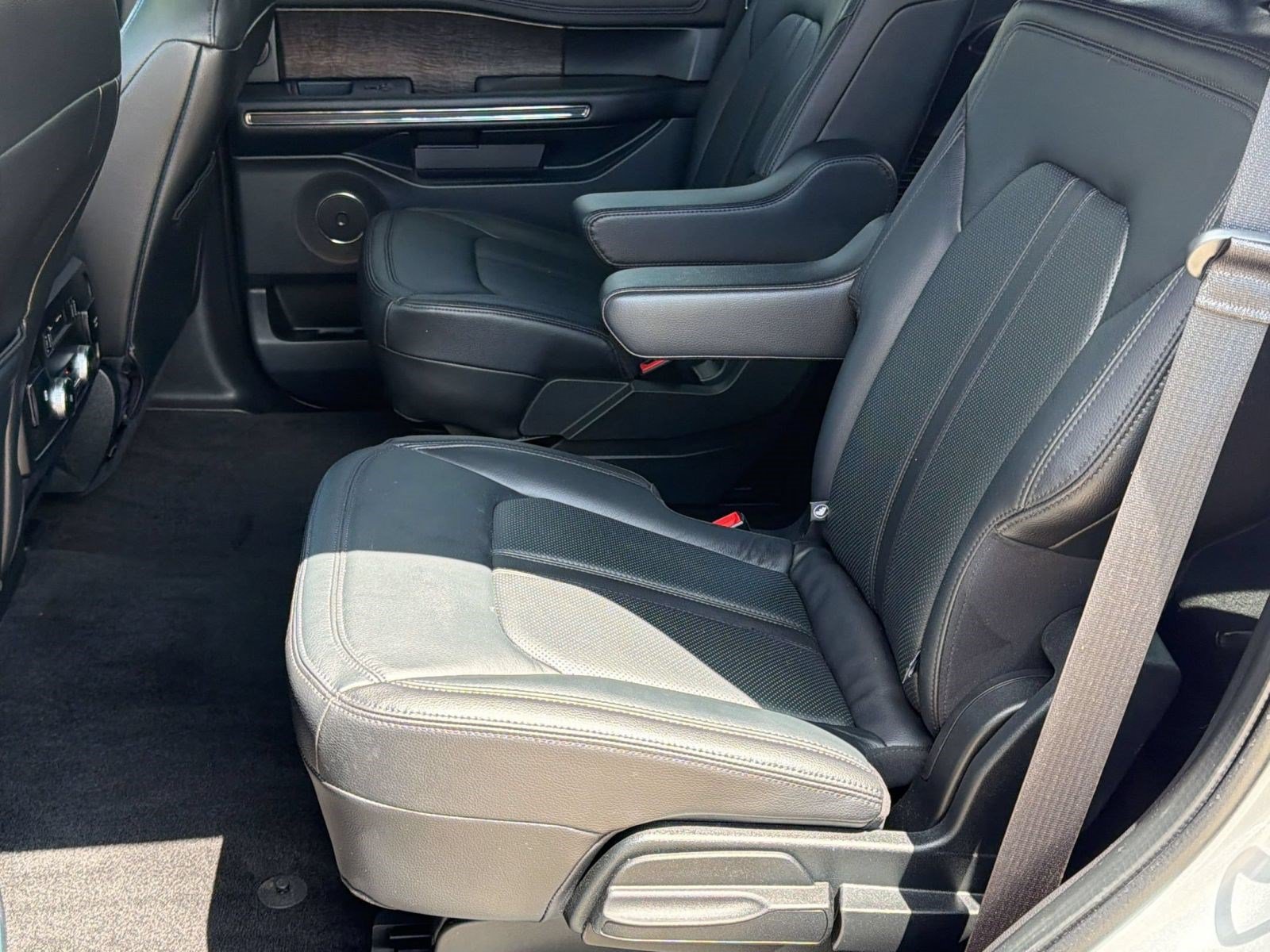Used 2018 Ford Expedition Limited w/ Equipment Group 301A RWD image 14