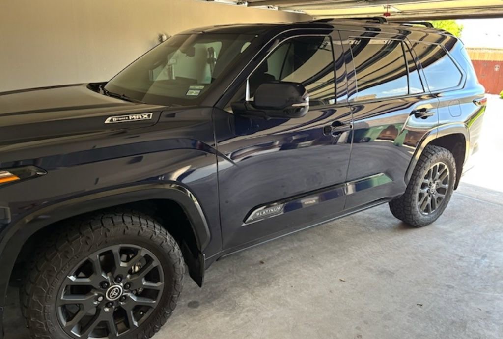 Used 2024 Toyota Sequoia Platinum AWD/4WD image 5