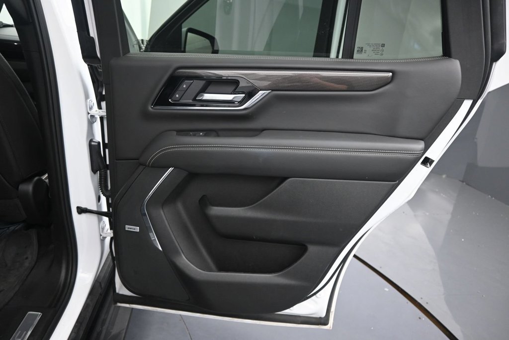 Used 2025 GMC Yukon Elevation w/ Elevation Premium Package AWD/4WD image 25